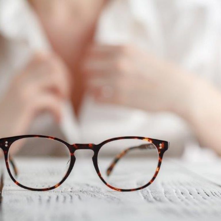 vintage-style-brown-eyeglasses-wooden-table